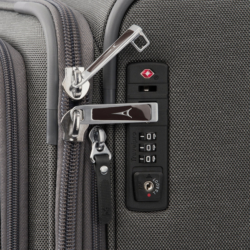 Platinum® Elite Large Check-In Spinner